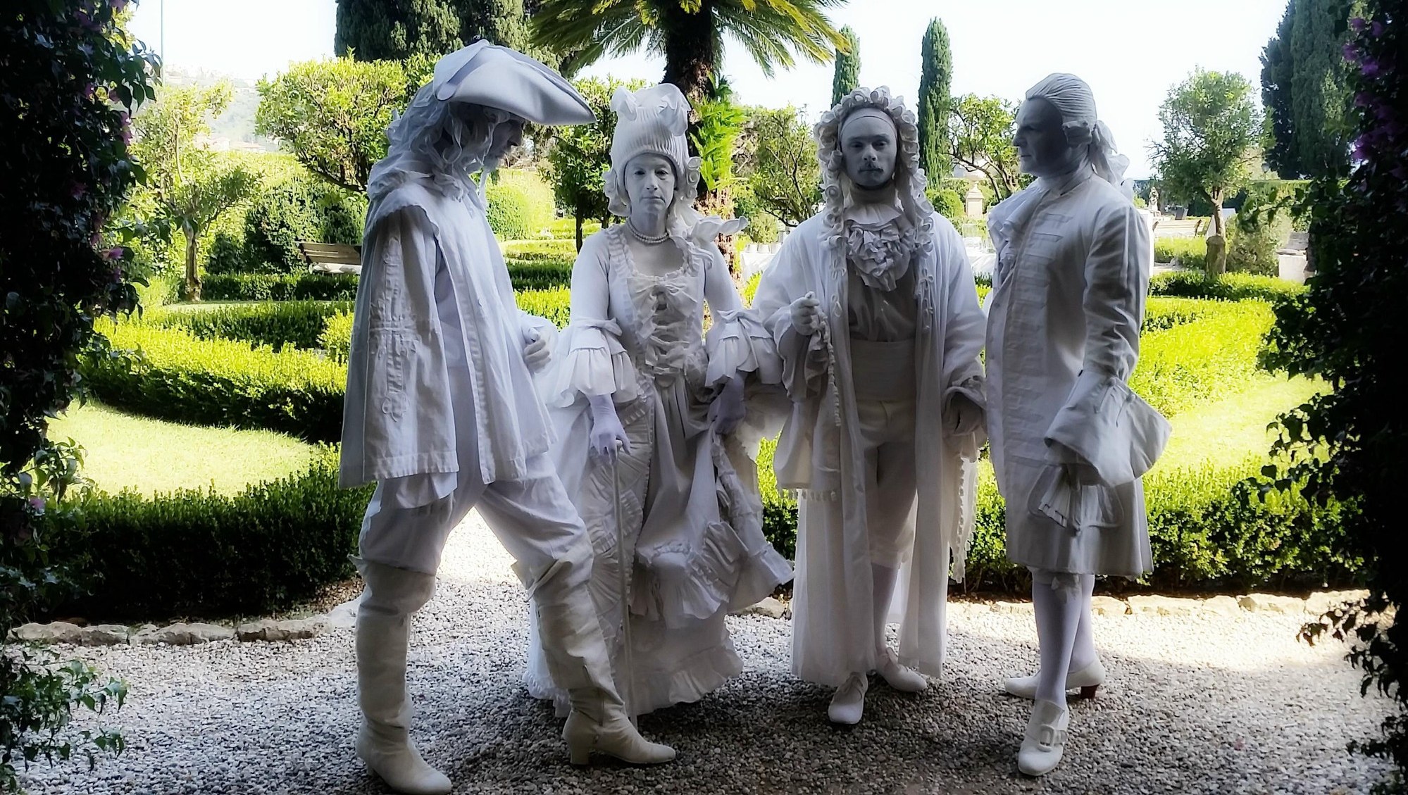 Statue viventi del Giardino Barocco in performance