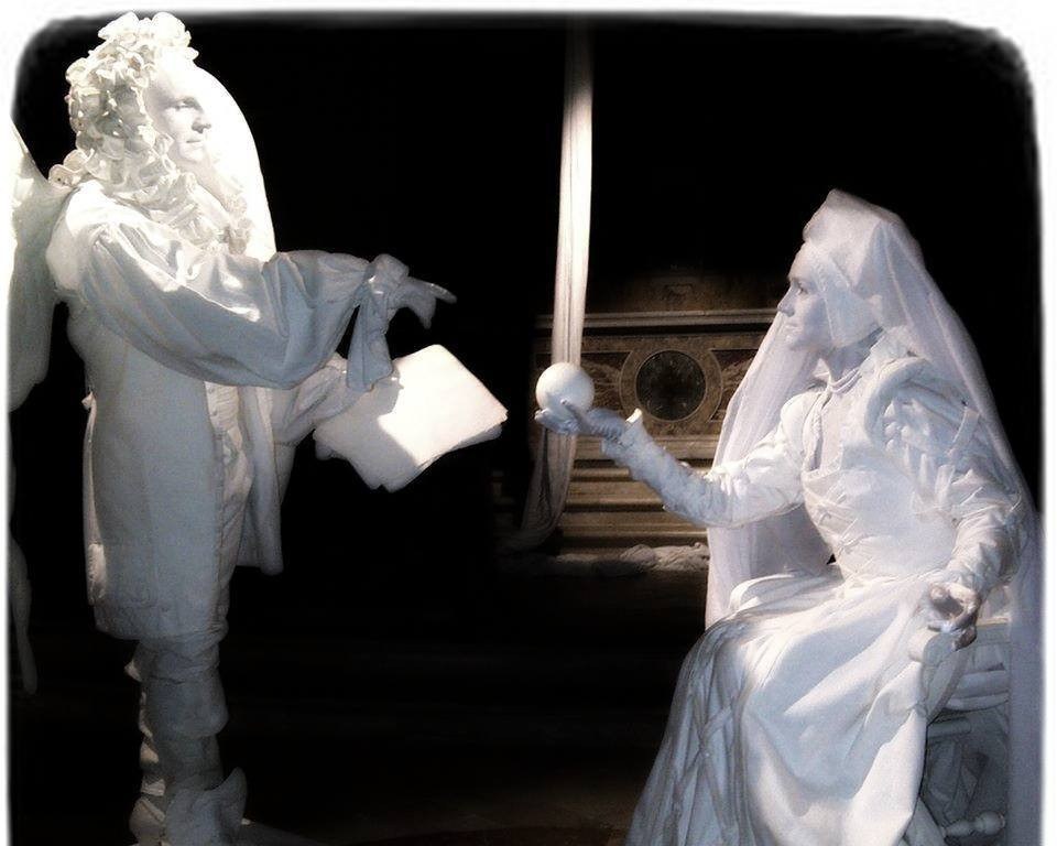 Statue viventi del Giardino Barocco in performance